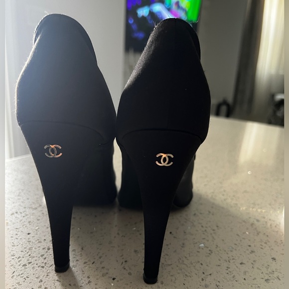 Beautiful Chanel Bow Shoes - Picture 10 of 10